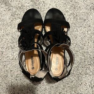 Makalu Black sandals sz 9 1/2
